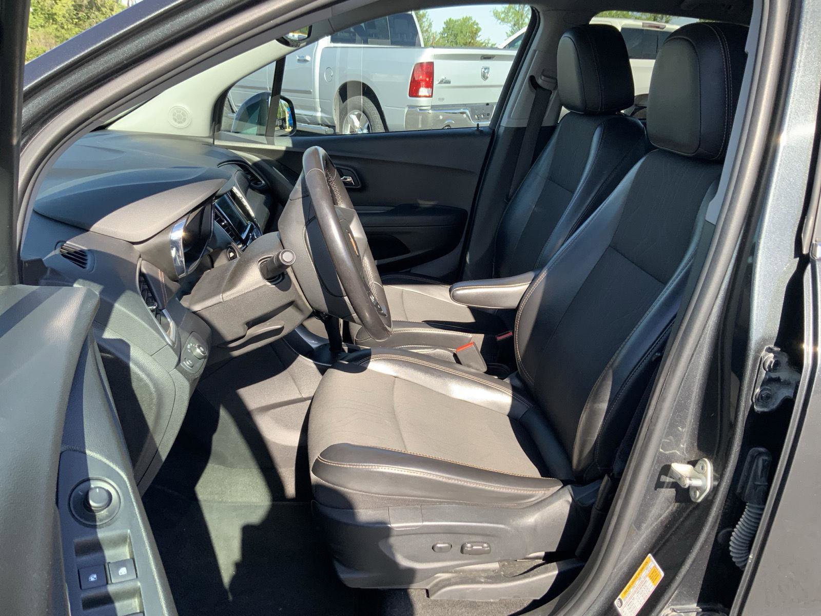 Used 2018 Chevrolet Trax LT w/ LT Convenience Package FWD image 20