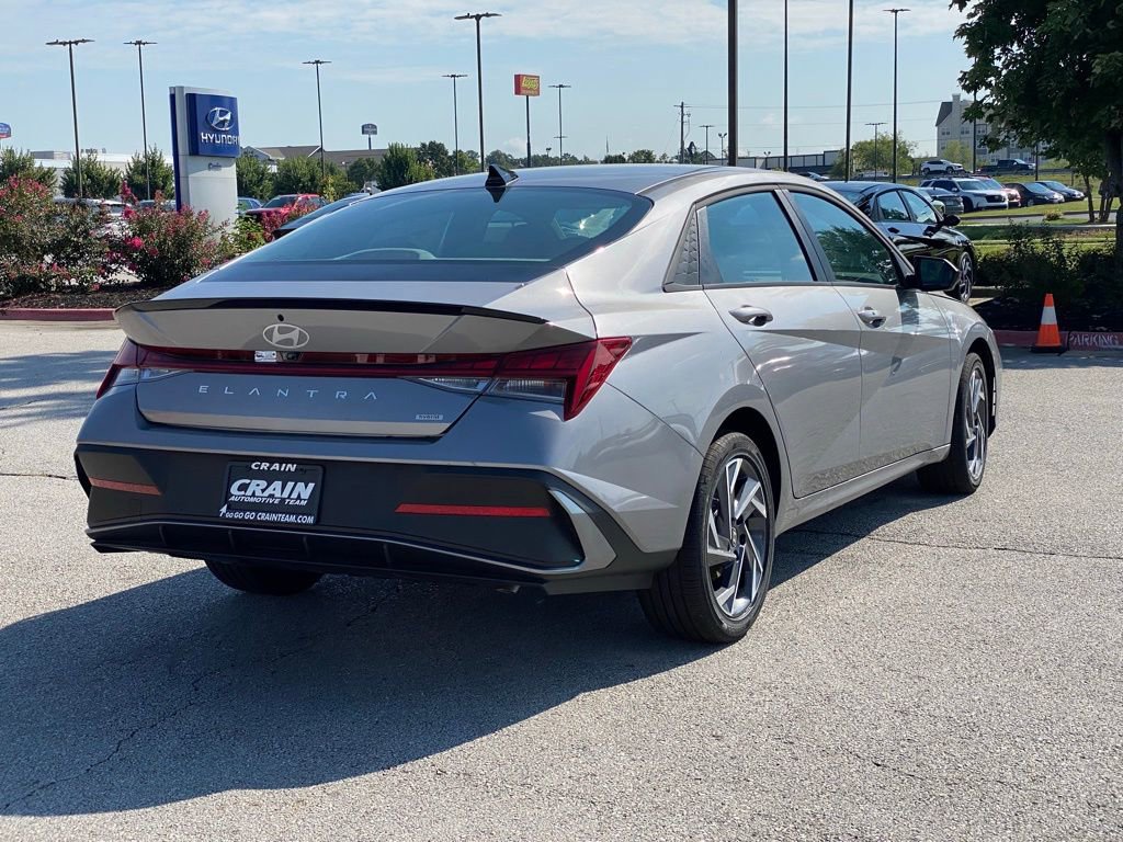 New 2025 Hyundai Elantra SEL FWD image 7