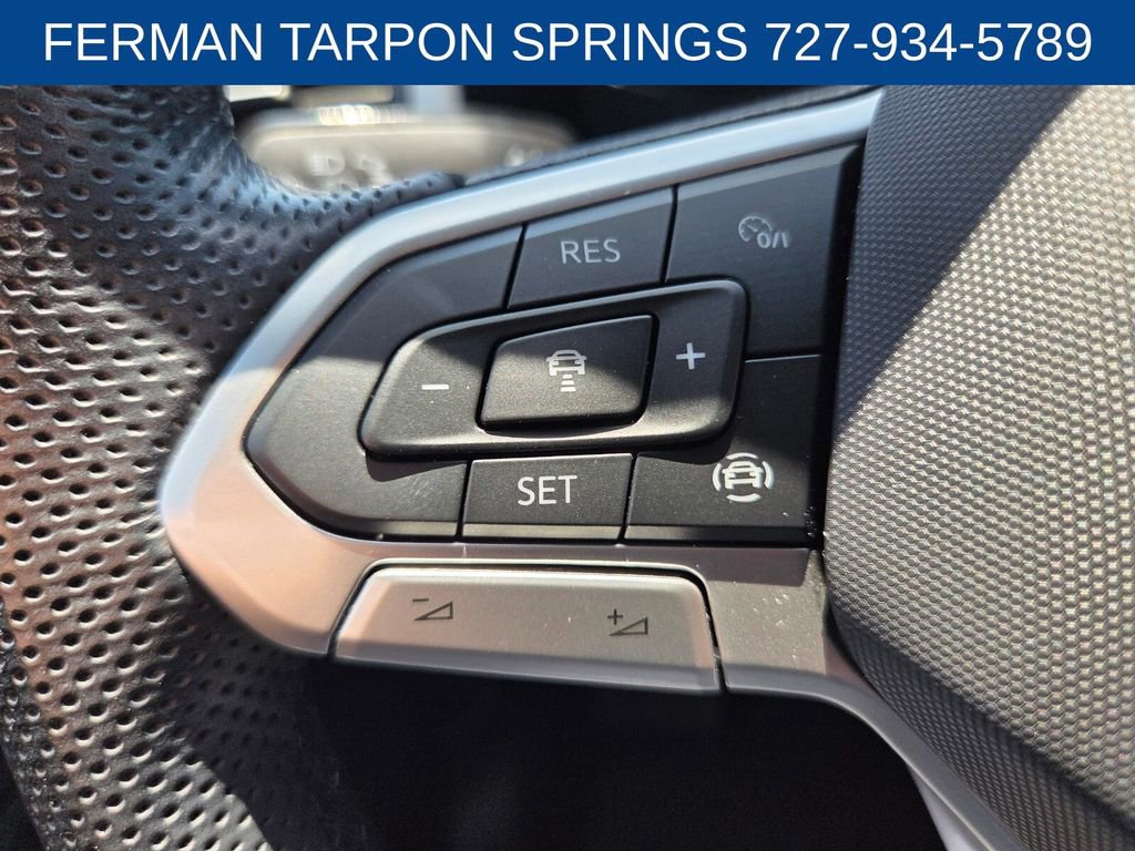Used 2020 Volkswagen Atlas Cross Sport SEL R-Line AWD/4WD image 34