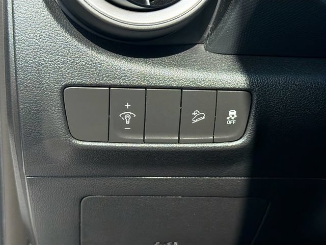Used 2023 Hyundai Kona SE w/ Cargo Package FWD image 10