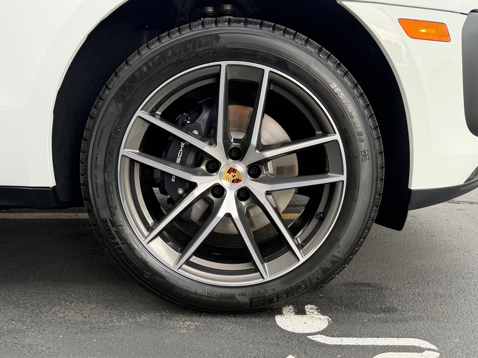 New 2026 Porsche Macan AWD/4WD image 8