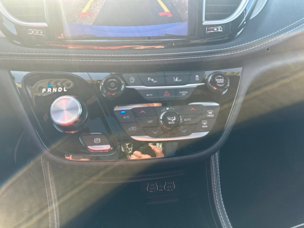 Used 2025 Chrysler Pacifica Limited FWD image 40