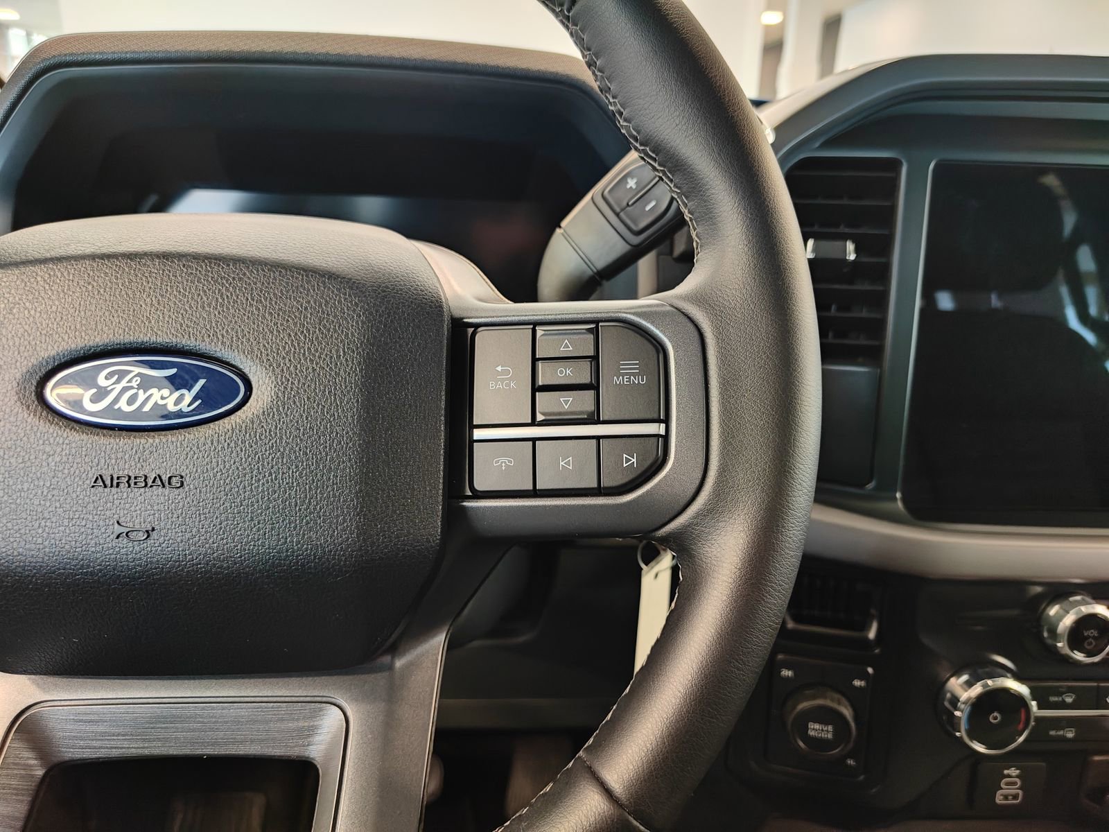 Used 2025 Ford F150 XLT w/ Equipment Group 301A Standard image 17