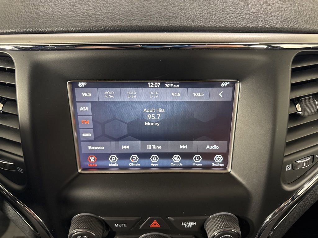 Used 2018 Jeep Grand Cherokee Limited AWD/4WD image 26