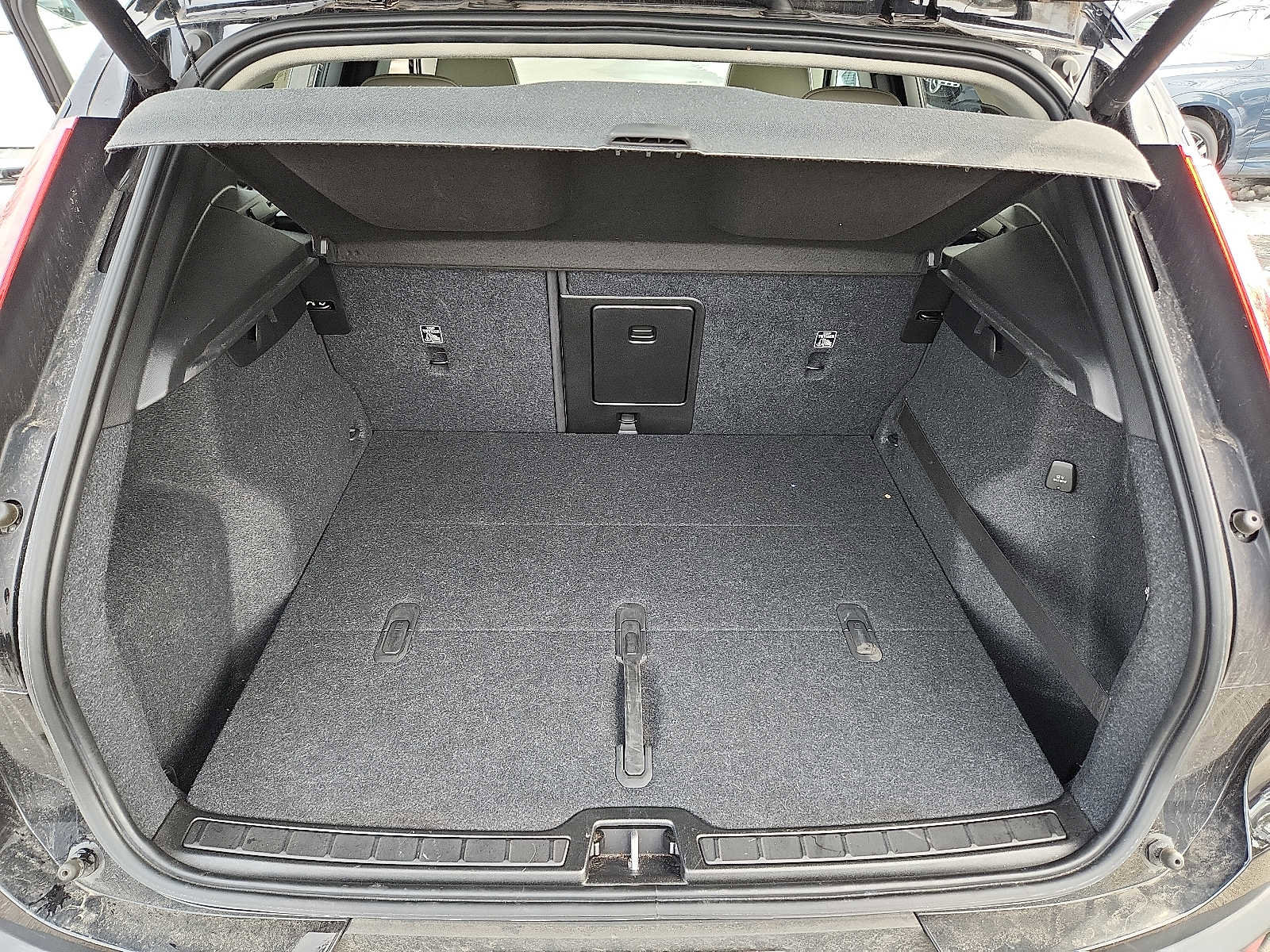 Used 2019 Volvo XC40 T5 Momentum image 27