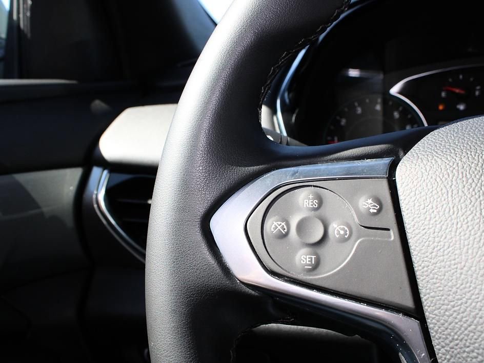 Used 2023 Chevrolet Traverse LT image 13