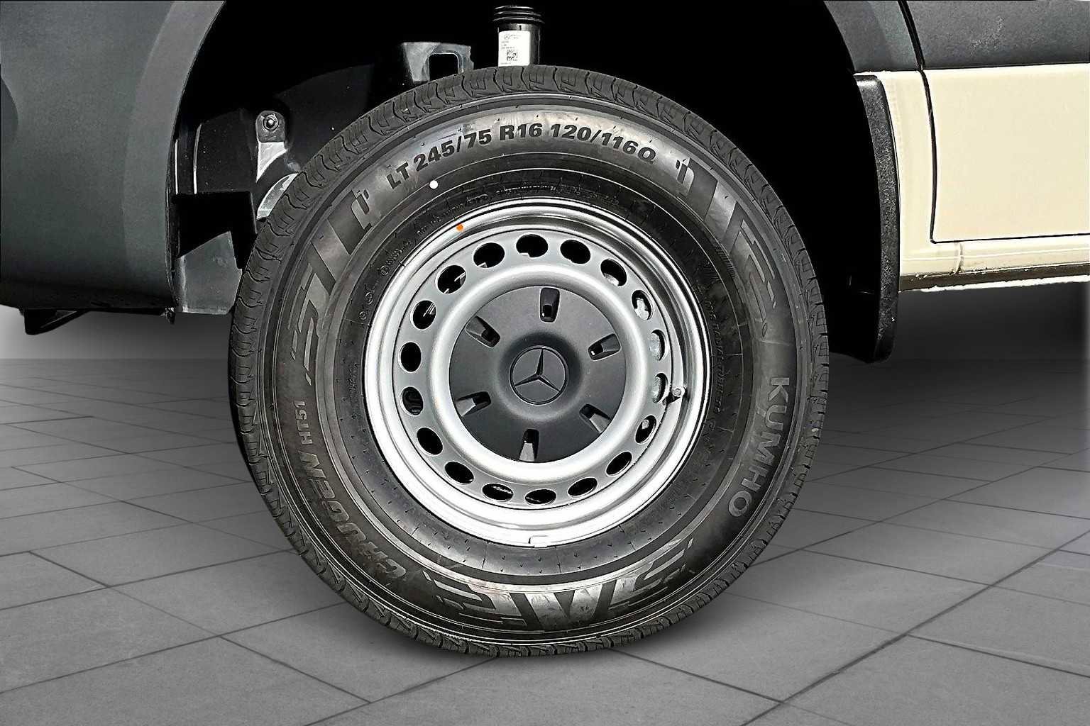 New 2025 Mercedes-Benz Sprinter 2500 image 17