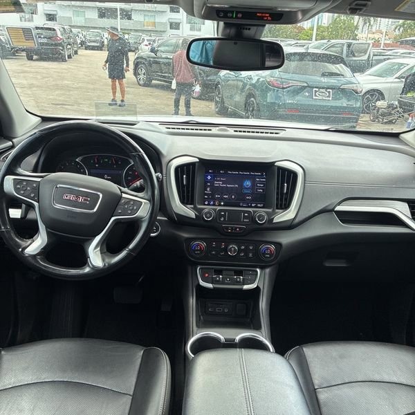 Used 2022 GMC Terrain SLT w/ Tech Package FWD image 22