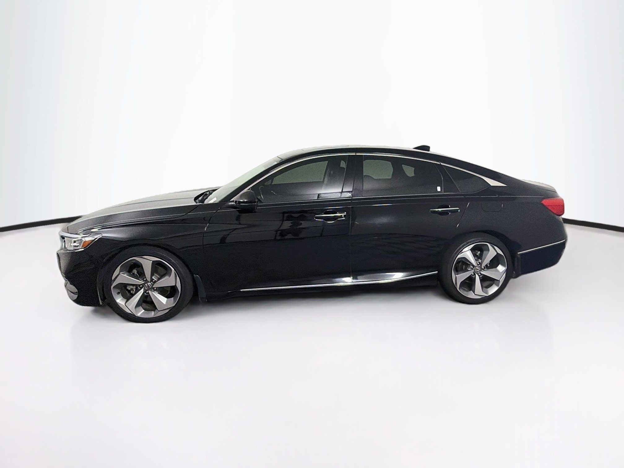 Used 2020 Honda Accord Touring image 4