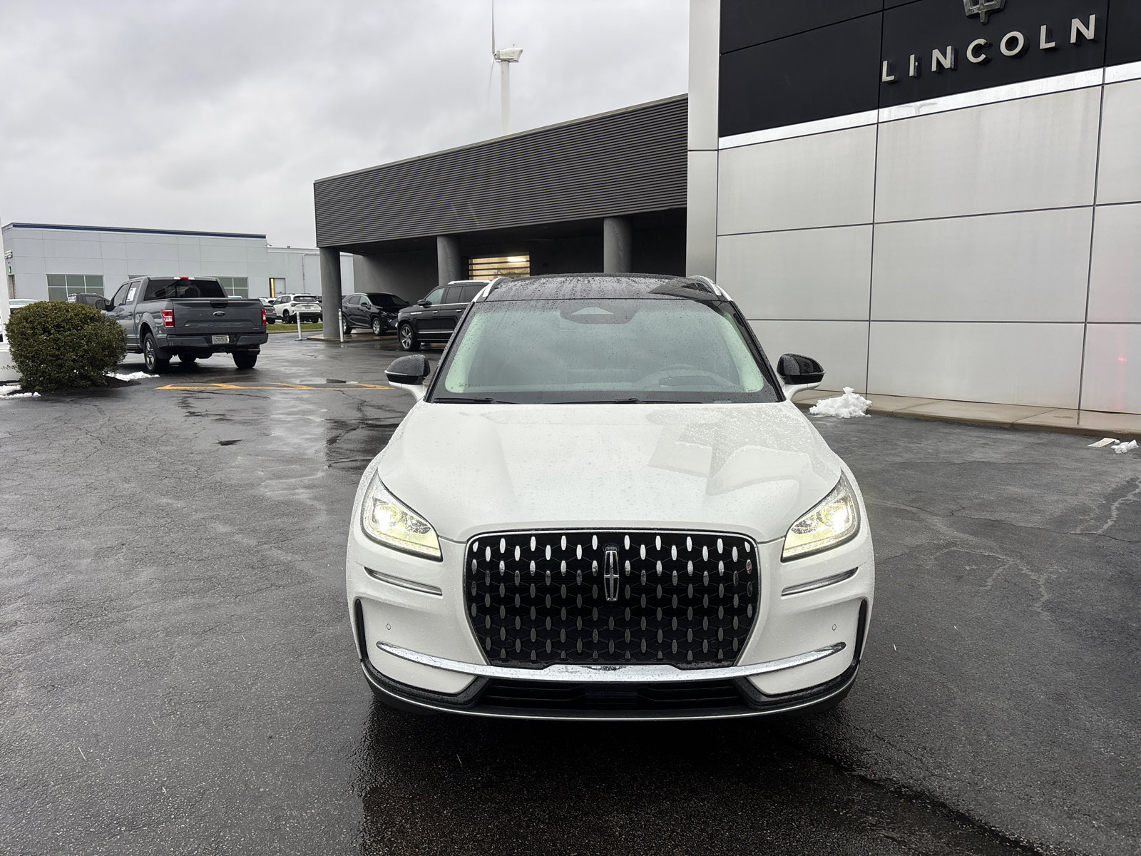 Certified 2023 Lincoln Corsair Reserve w/ Equipment Group 202A image 2