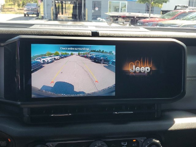 Certified 2024 Jeep Wrangler Unlimited w/ Convenience Group AWD/4WD image 27
