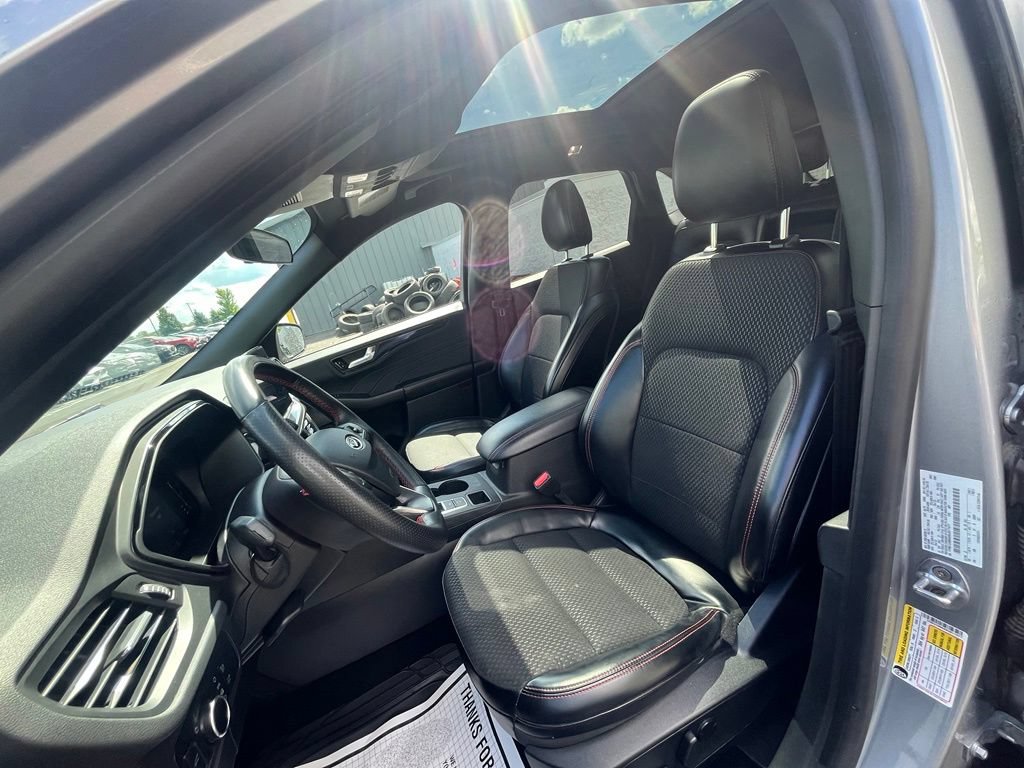 Used 2024 Ford Escape ST-Line w/ Tech Pack #1 AWD/4WD image 10