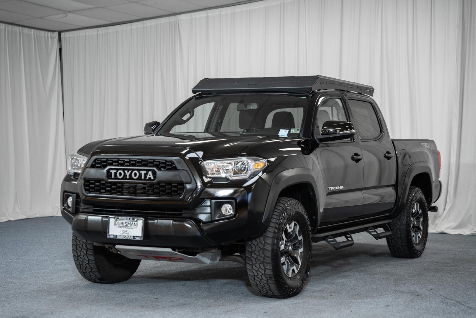 Used 2017 Toyota Tacoma TRD Off-Road w/ Tow Package (A/T) image 3