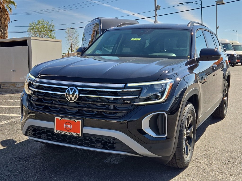 New 2025 Volkswagen Atlas Peak Edition SE image 4