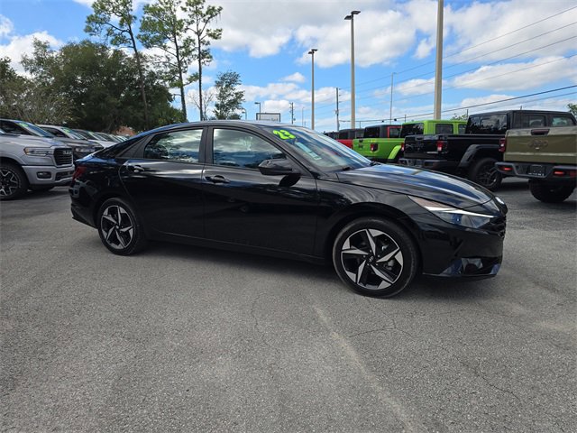 Used 2023 Hyundai Elantra SEL w/ Convenience Package image 2