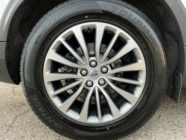 Used 2016 Lincoln MKX Select w/ Select Plus Package AWD/4WD image 29