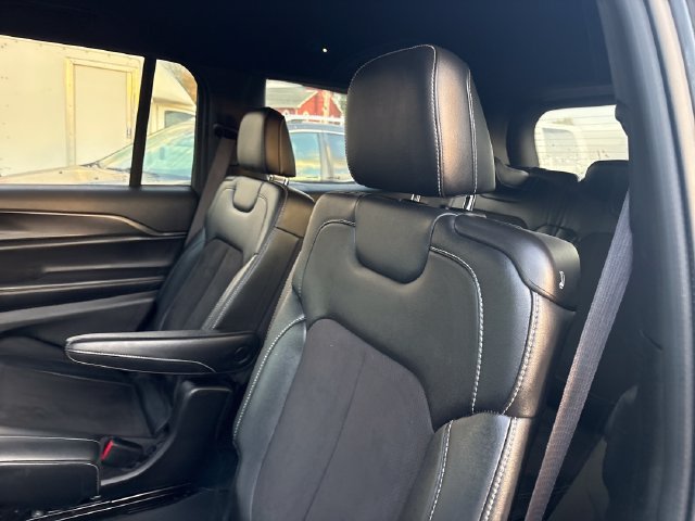 Used 2023 Jeep Grand Cherokee L Laredo AWD/4WD image 10