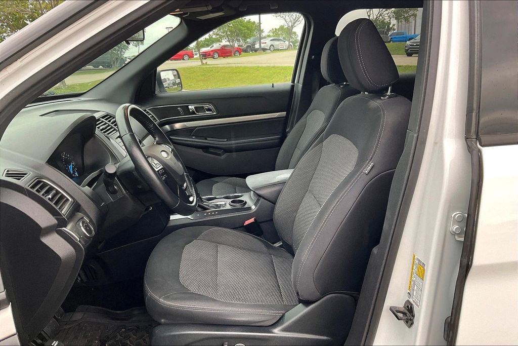 Used 2018 Ford Explorer XLT FWD image 23