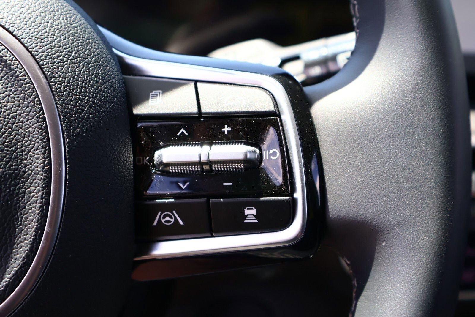 Used 2024 Kia Sorento X-Line EX image 32