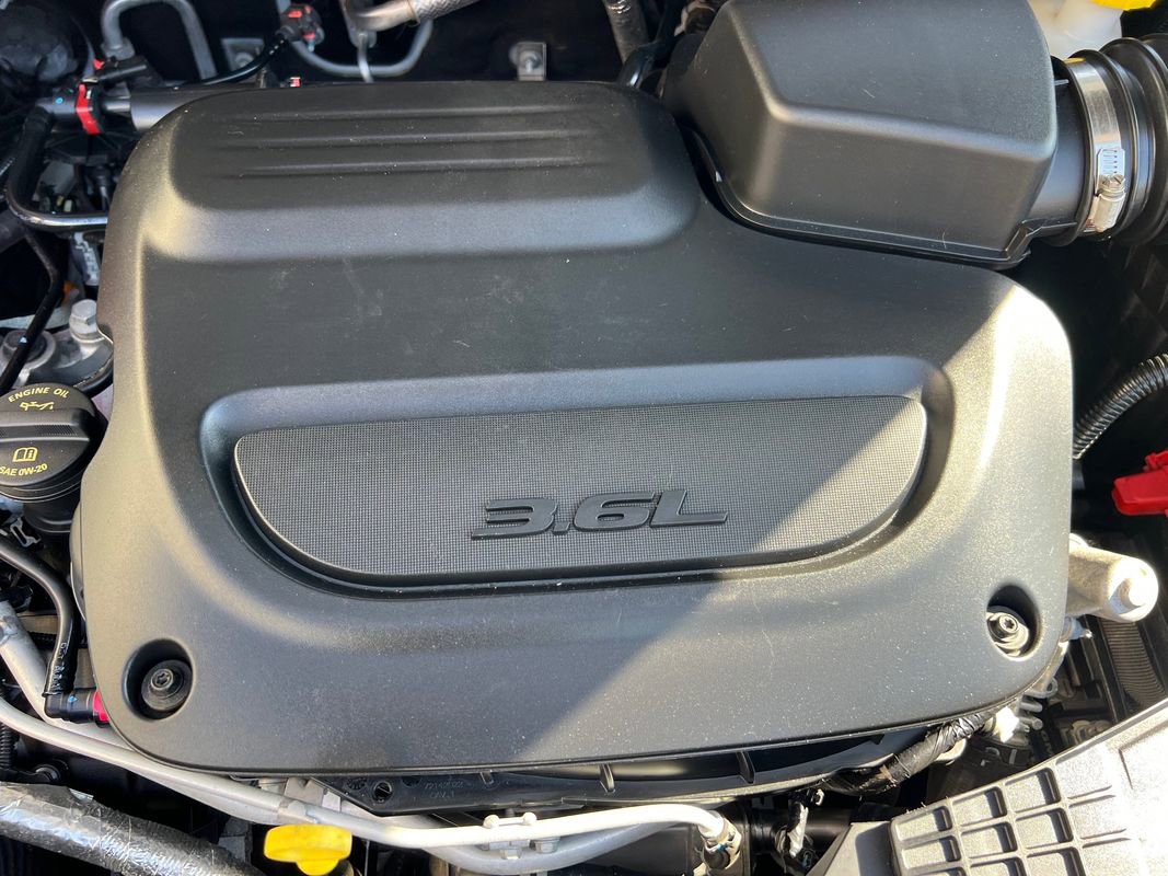 Used 2022 Chrysler Voyager LX image 39