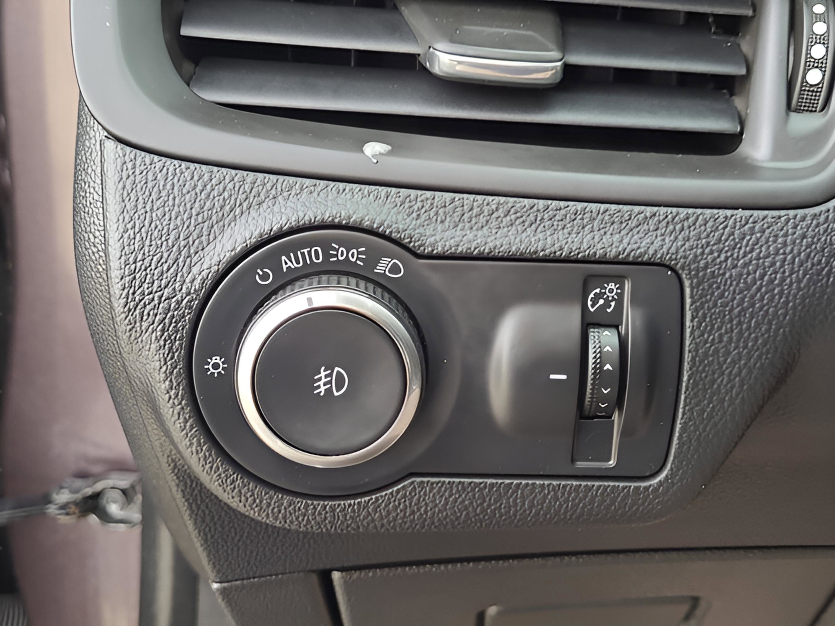 Used 2017 Buick Envision Essence image 25