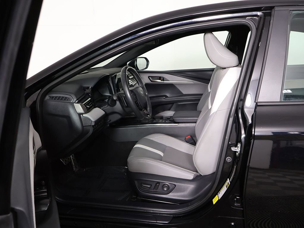 Used 2025 Toyota Camry SE FWD image 26