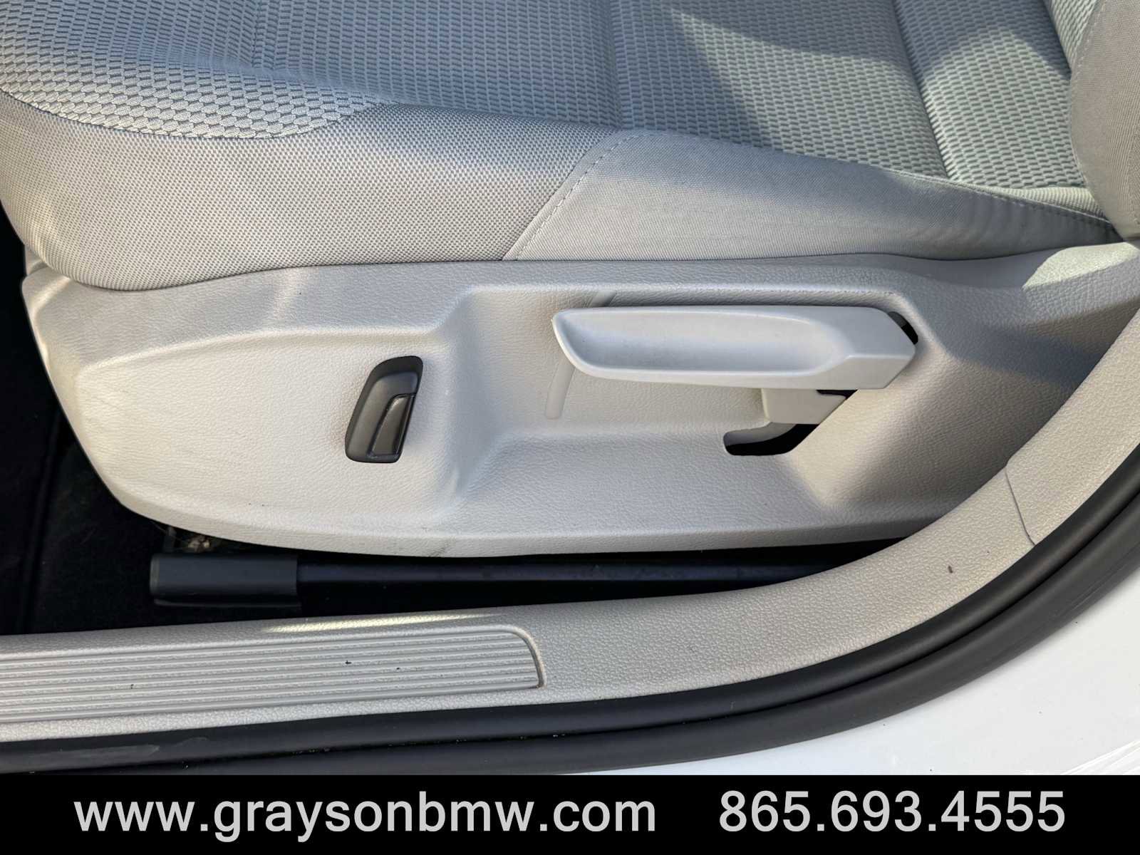 Used 2016 Volkswagen Golf S image 11