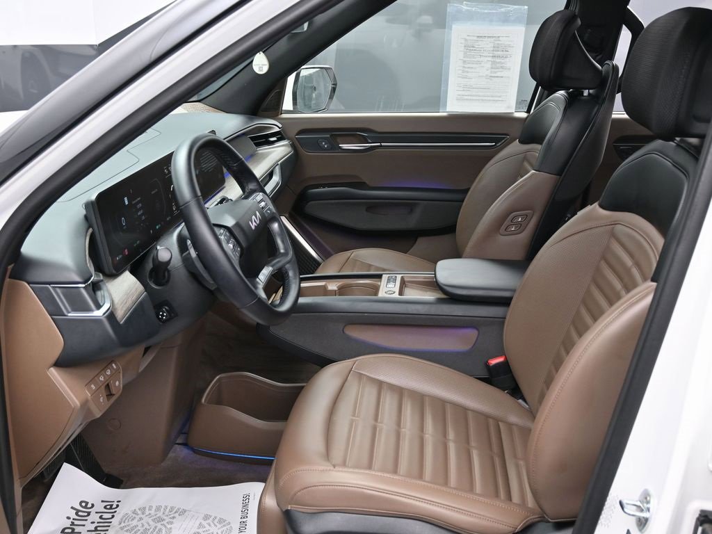 Used 2024 Kia EV9 Land image 16