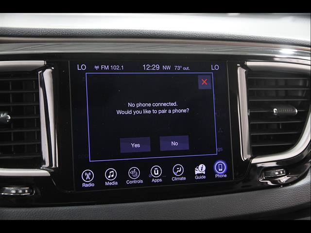 Used 2017 Chrysler Pacifica Touring-L FWD image 13