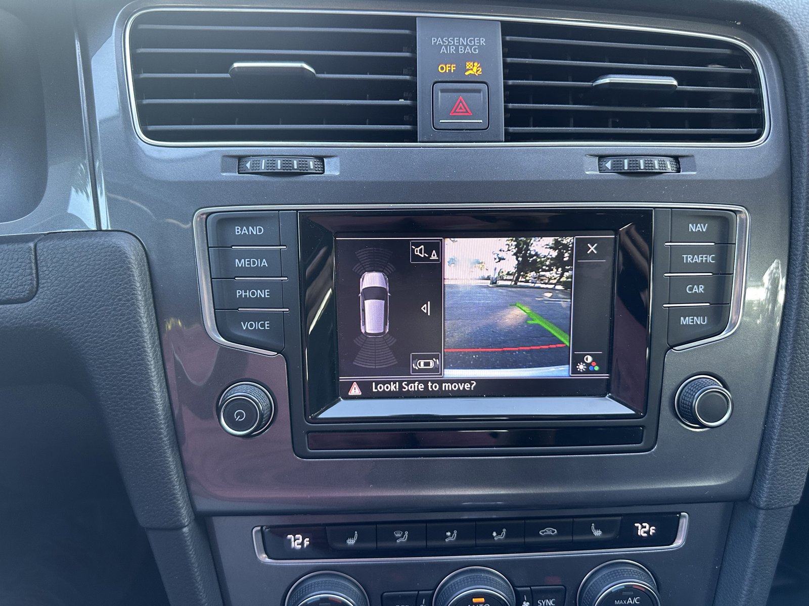 Used 2015 Volkswagen e-Golf SEL Premium image 18