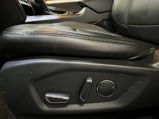 Used 2017 Ford Explorer XLT w/ Equipment Group 202A FWD image 16