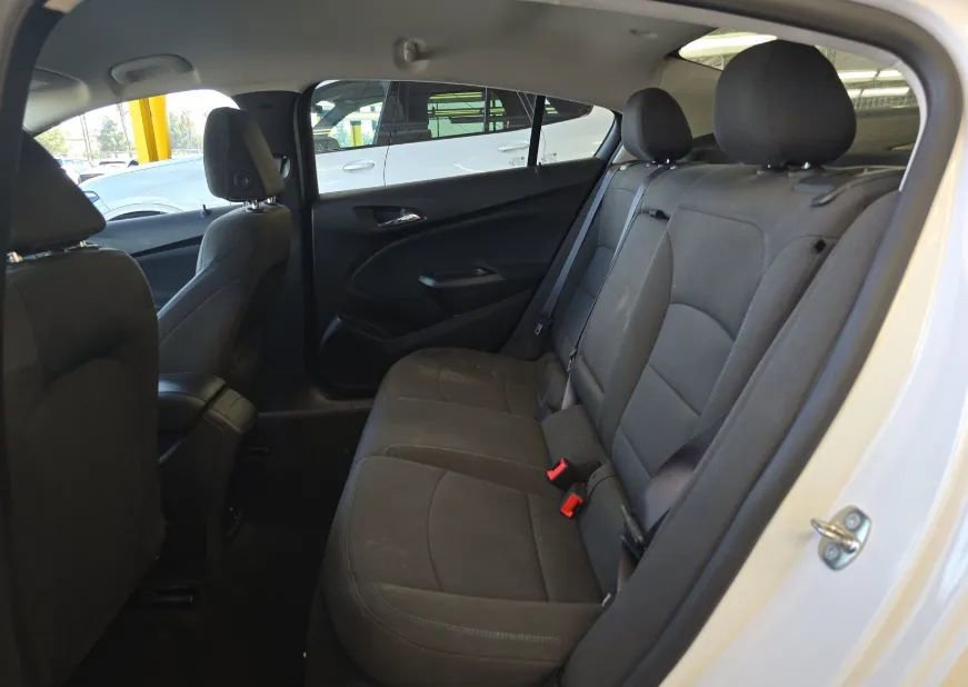 Used 2017 Chevrolet Cruze LT image 6