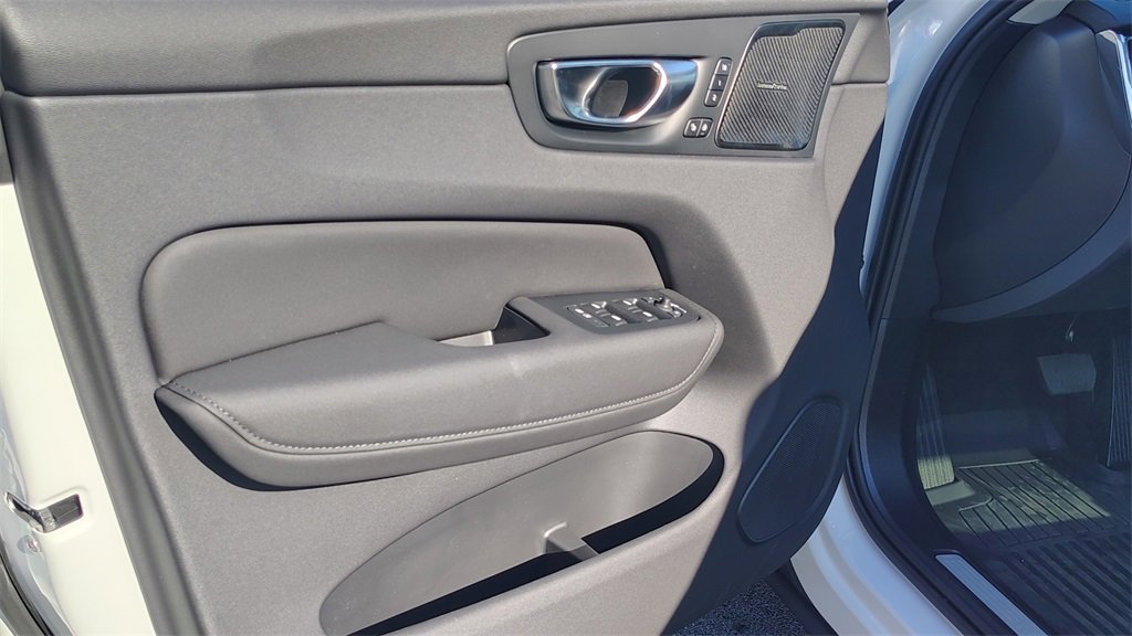 New 2026 Volvo XC60 B5 Plus w/ Climate Package image 8