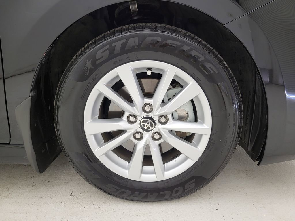 Used 2025 Toyota Camry LE image 18