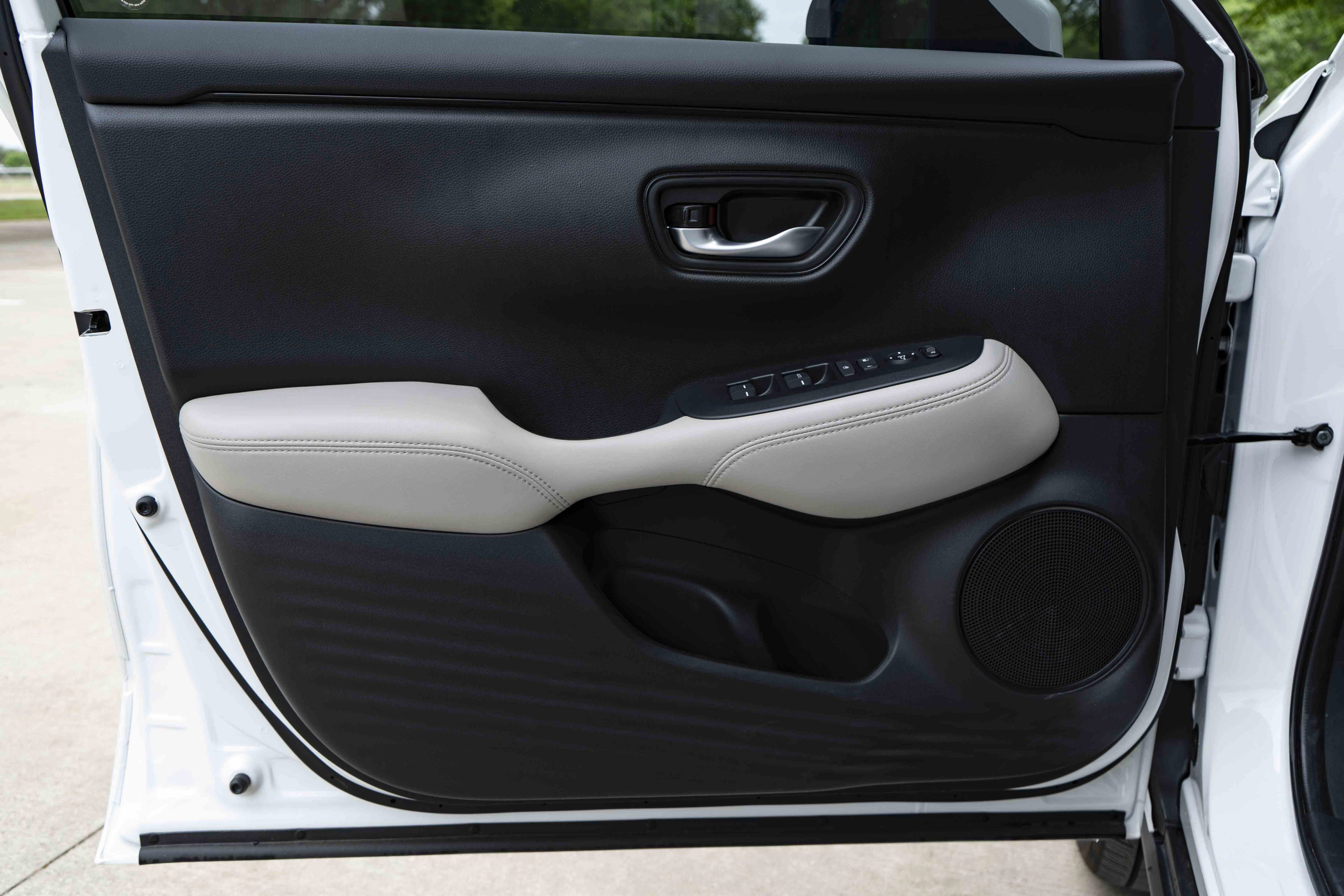 Certified 2026 Honda HR-V LX image 37