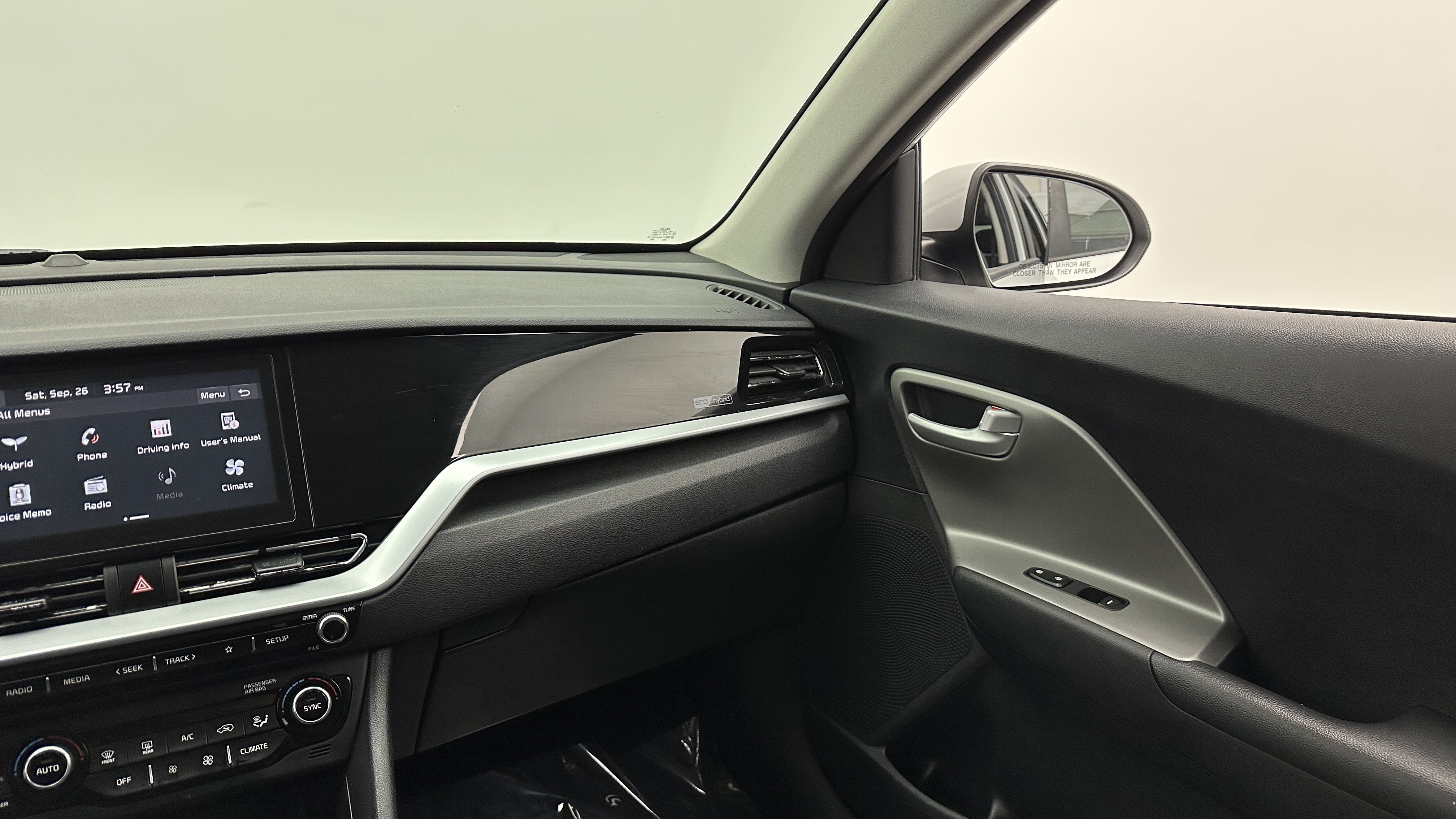Used 2020 Kia Niro LX FWD image 31