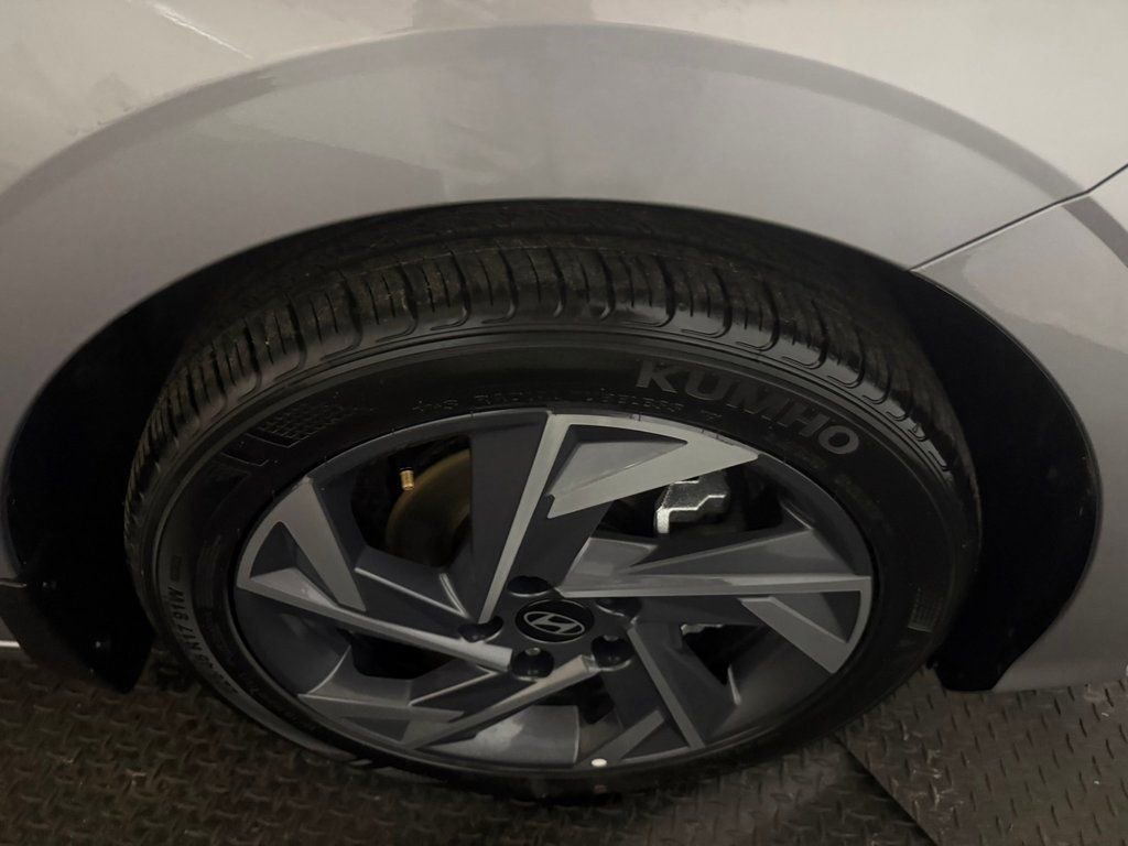 Certified 2025 Hyundai Elantra Sport w/ Cargo Package image 15