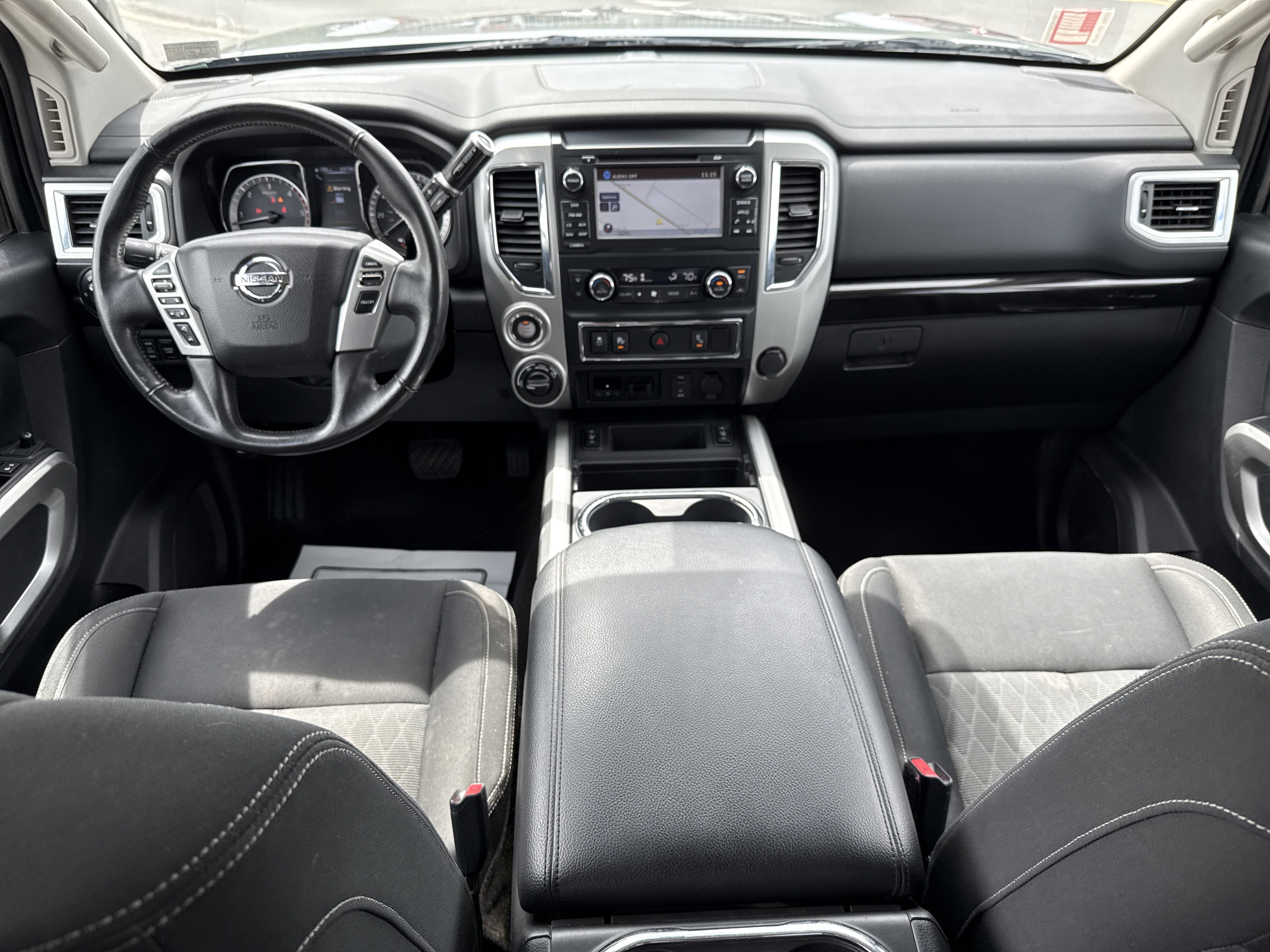 Used 2018 Nissan Titan SV w/ SV Convenience Package AWD/4WD image 14
