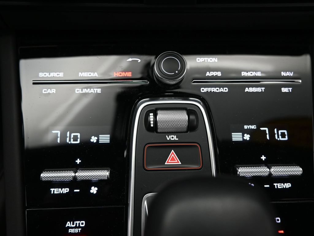 Used 2022 Porsche Cayenne GTS image 38