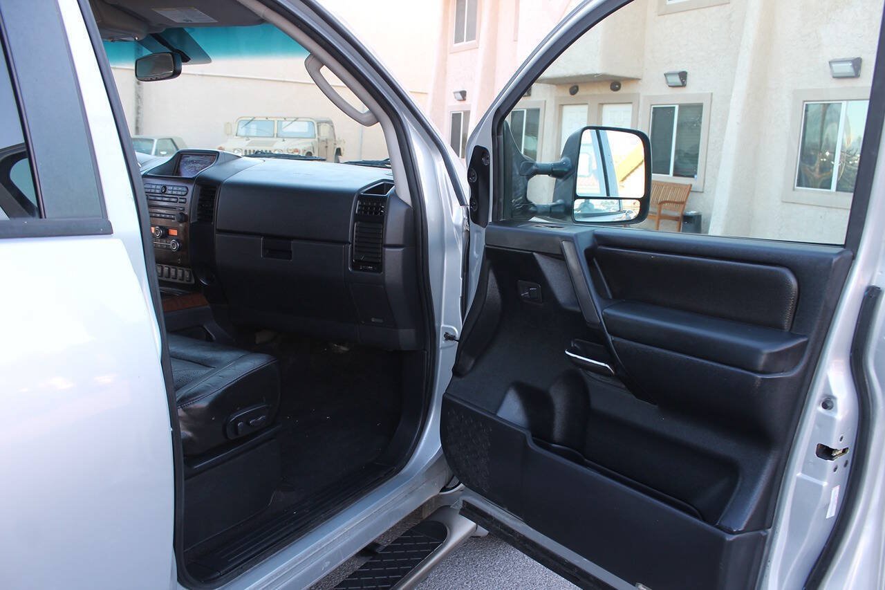 Used 2010 Nissan Titan LE w/ Technology Pkg RWD image 34