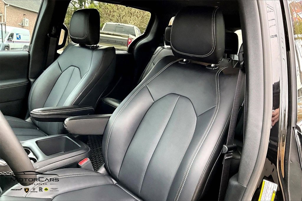 Used 2025 Chrysler Pacifica Select image 23