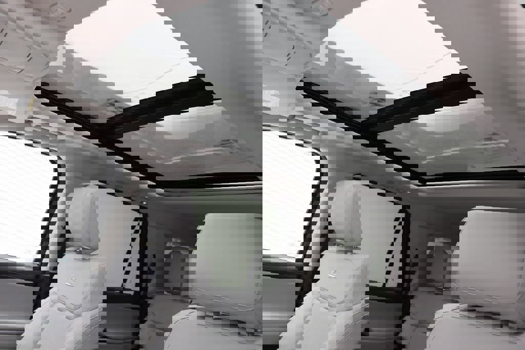 Used 2025 Ford Expedition Platinum image 17