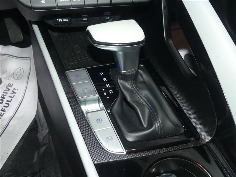 Used 2022 Hyundai Elantra Limited image 38