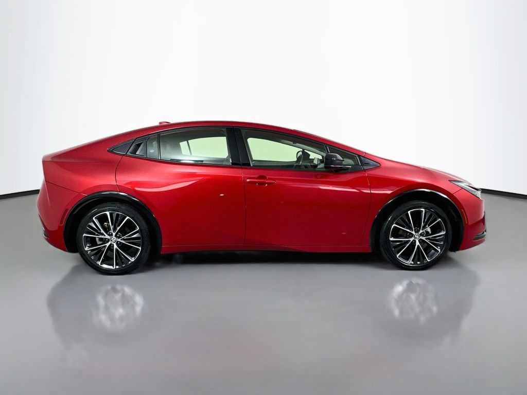 Used 2024 Toyota Prius XLE FWD image 5