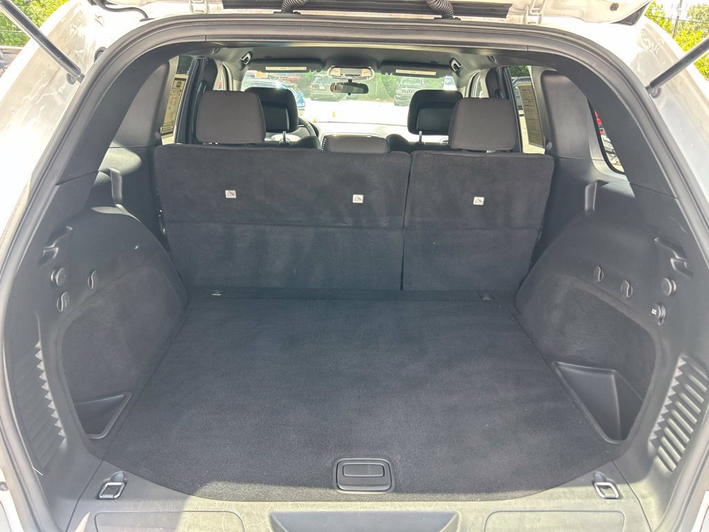 Certified 2019 Jeep Grand Cherokee Laredo RWD image 30
