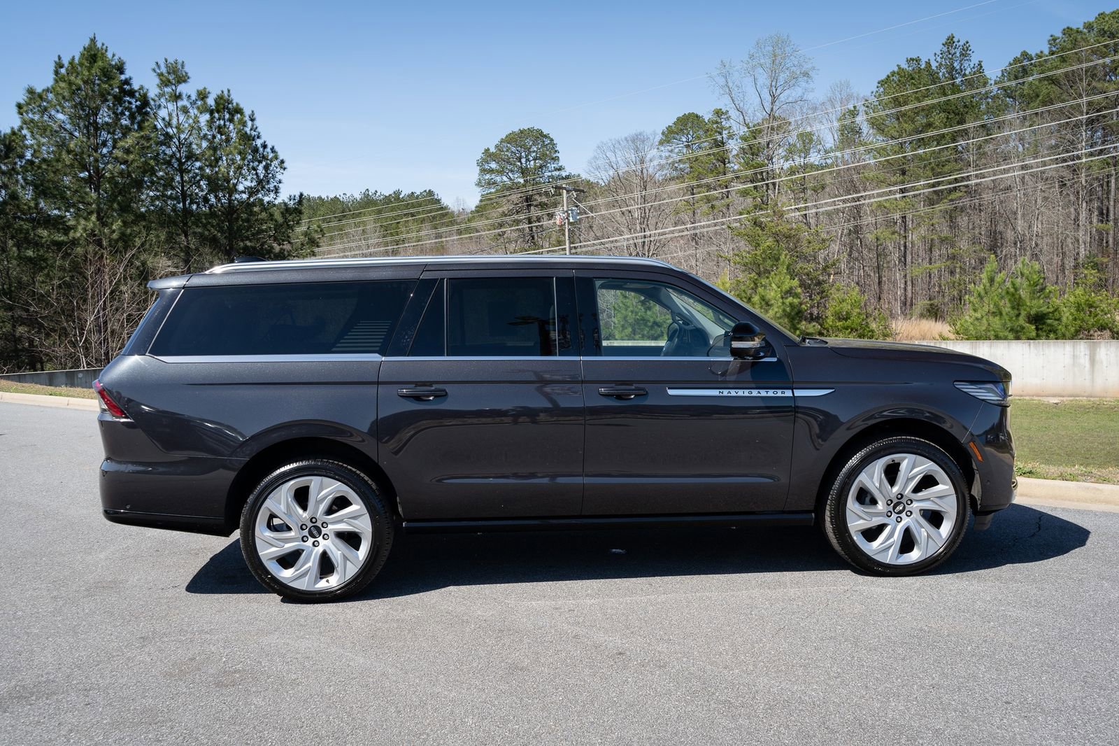 Used 2025 Lincoln Navigator L Reserve AWD/4WD image 21