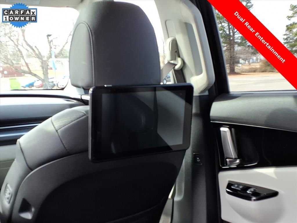 Used 2022 Kia Carnival SX Prestige image 16