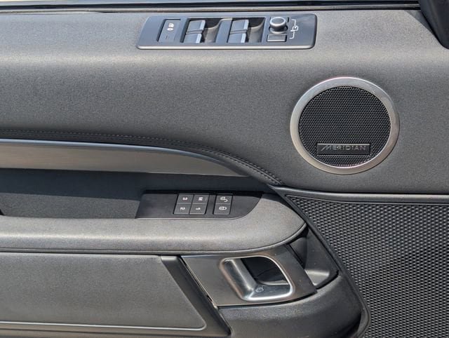 Used 2019 Land Rover Discovery HSE AWD/4WD image 23