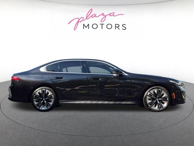 Used 2024 BMW 530i xDrive w/ Premium Package AWD/4WD image 4
