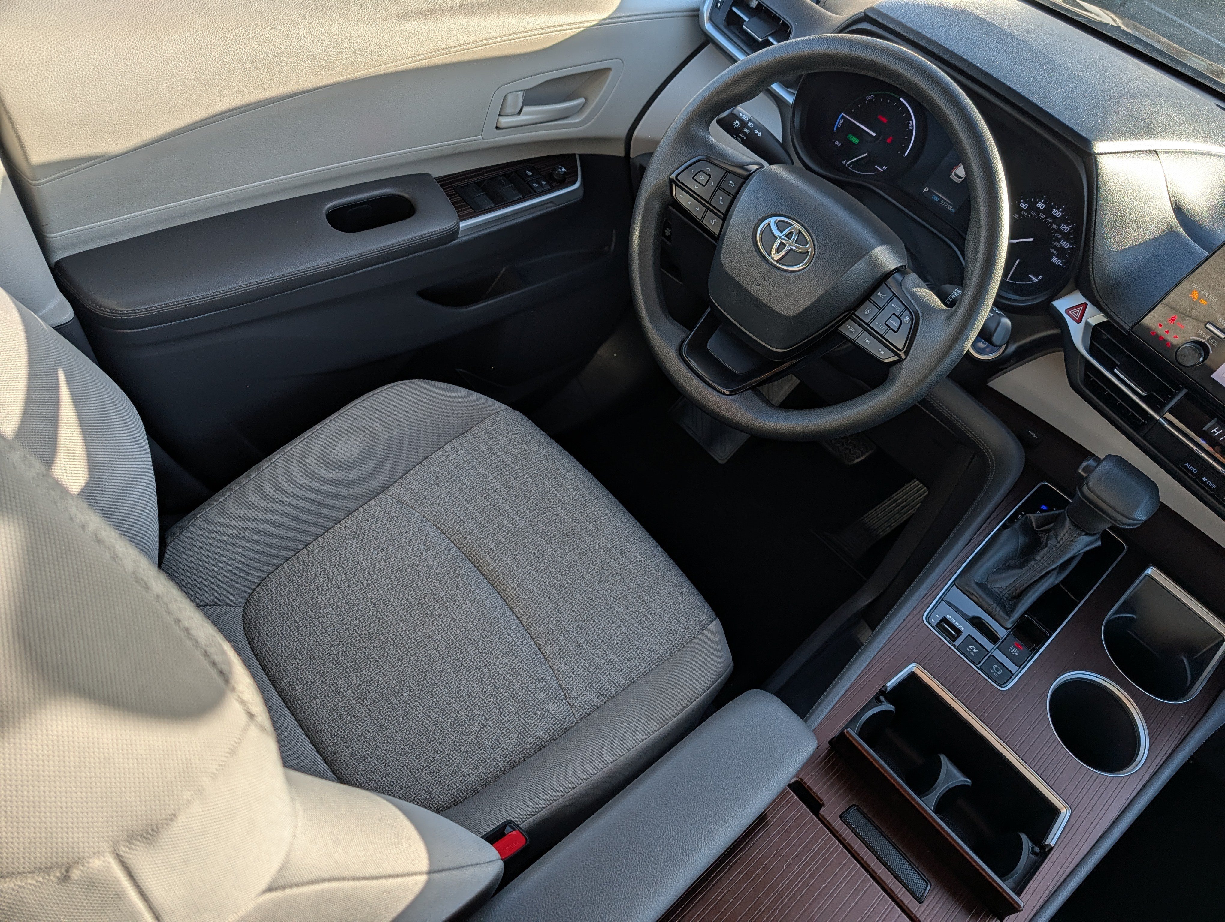 Used 2022 Toyota Sienna LE FWD image 9